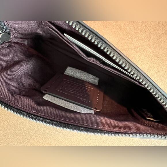 C03 NWT Disney X Coach Corner Zip Wristlet With Wink Mickey Mouse - Picture 3 of 3